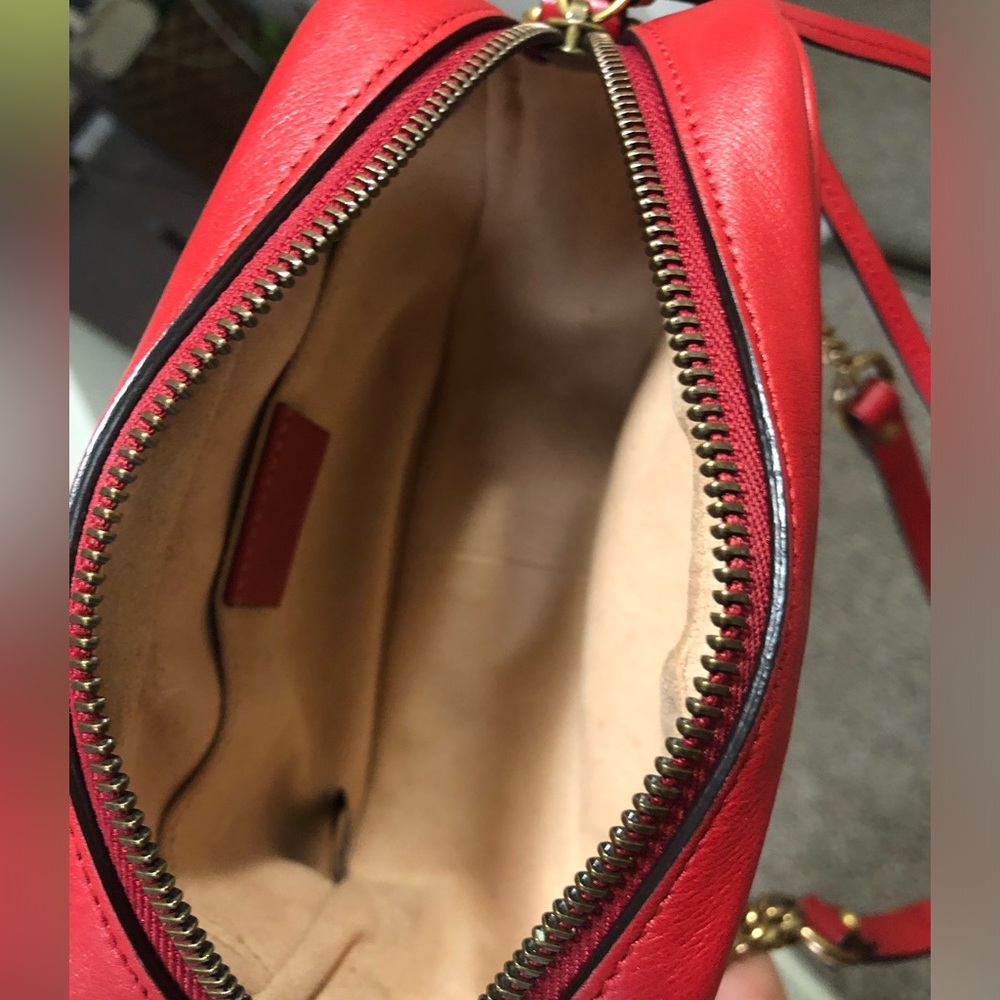 Gucci Authentic Red Quilted Chevron Crossbody Bag - Picture 8 of 11
